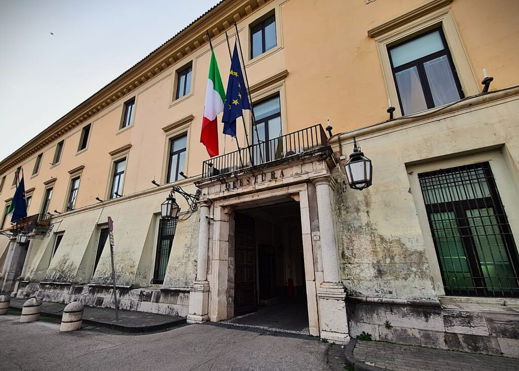 CASERTA, BULLISMO NEI CONFRONTI DI UN COMPAGNO DI CLASSE. ECCO I PROVVEDIMENTI