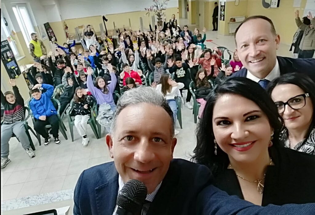 ALVIGNANO, FISCO E SCUOLA PER SEMINARE LEGALITA’: LA SCUOLA SECONDARIA DI 1° GRADO INCONTRA I DELEGATI DELL’ AGENZIA DELLE ENTRATE
