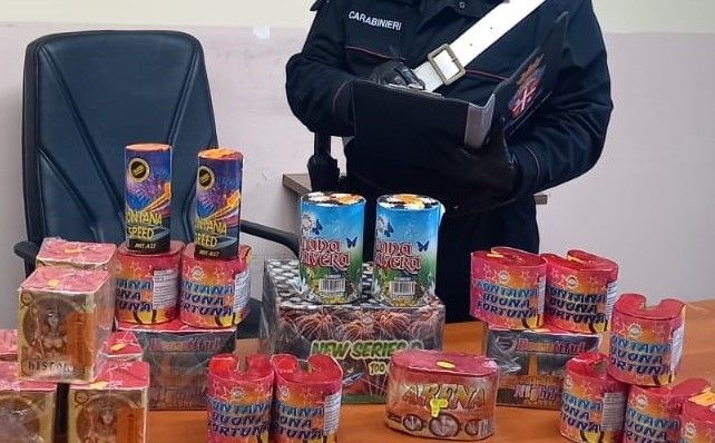 MADDALONI, DETIENE IN CASA 15 CHILI DI MATERIALE ESPLODENTE ILLEGALEL 43ENNE DENUNCIATO DAI CARABINIERI