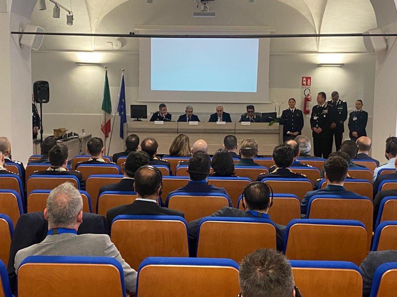 IL QUESTORE, OSPITE ALLA CERIMONIA CONCLUSIVA DEL CORSO PER CYBER CRIME E REATI INFORMATICI