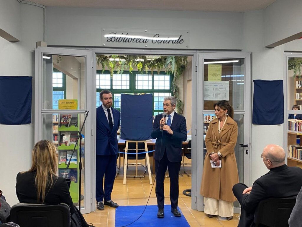 IL QUESTORE DI CASERTA NEL CARCERE DI S. MARIA CAPUA VETERE PER INAUGURARE LA BIBLIOTECA