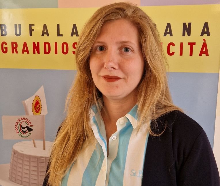 CONSORZIO RICOTTA DI BUFALA CAMPANA DOP, SVOLTA IN ROSA SARA CONSALVO È LA NUOVA PRESIDENTE: “APRIRE NUOVA FASE DI CRESCITA”