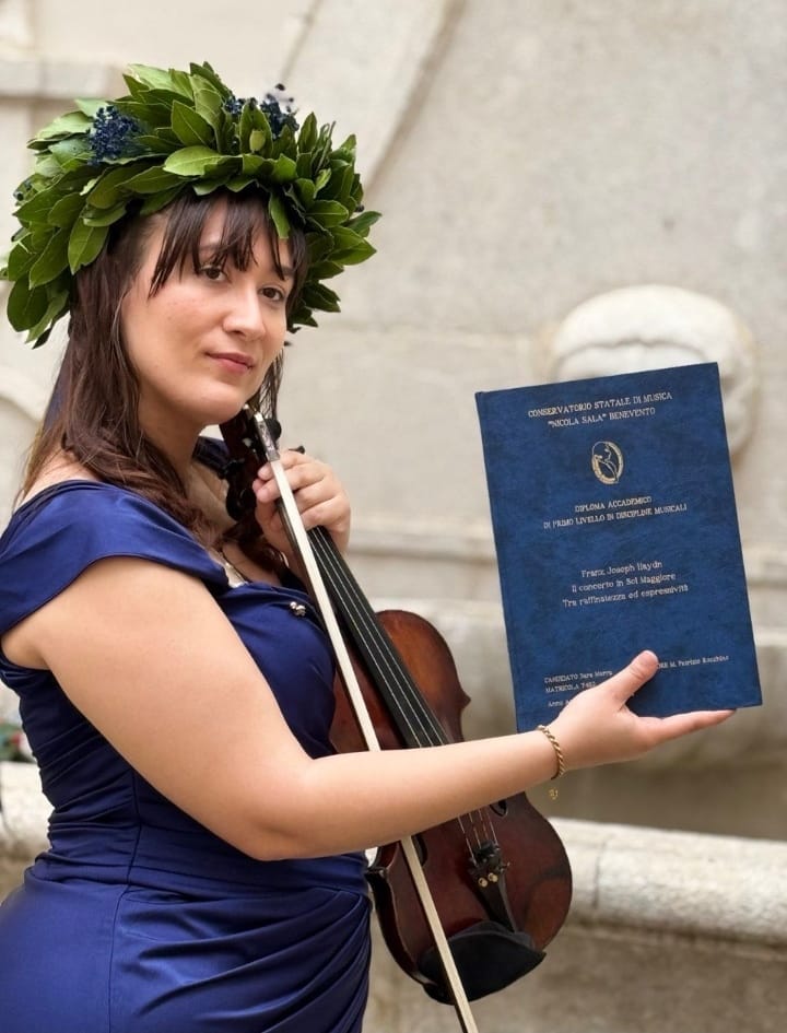 ALVIGNANO, BRILLANTE TESI DI LAUREA IN VIOLINO PER SARA MARRA