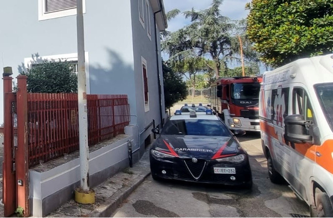 ORTA DI ATELLA, 96ENNE BLOCCATO IN UNO STABILE IN FIAMME TRATTO IN SALVO DAI CARABINIERI E VIGILI DEL FUOCO