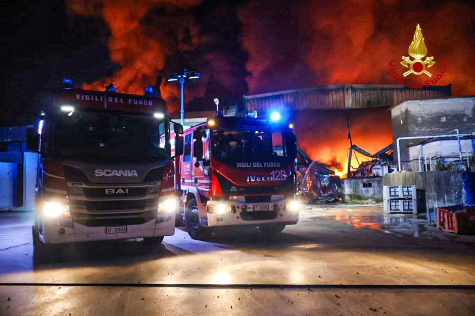 INCENDIO DI TEANO, SI AMPLIA IL MONITORAGGIO DELL’ARPA CAMPANIA