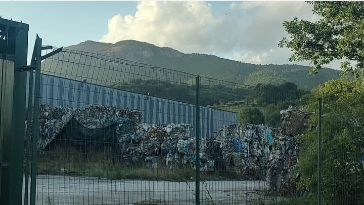 AILANO, STAMANI LE TELECAMERE DELLA RAI SI SONO ACCESE SULLA DISCARICA DELLA METALPLAST SURL