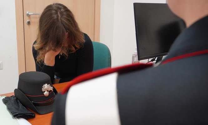 VAIRANO PATENORA, 42ENNE ARRESTATO PER AGGRESSIONE ALLA COMPAGNA E AI FIGLI MINORI: MINACCIATI CON UN COLTELLO.