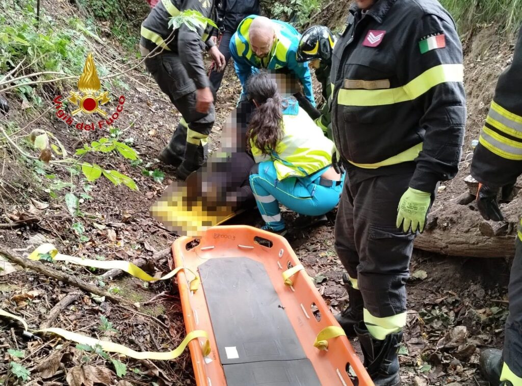 ANZIANA CADE IN UN BURRONE, SOCCORSA DAI VIGILI DEL FUOCO E IL 118
