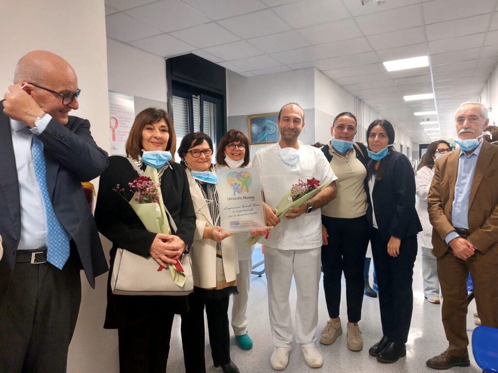 L’ONCOLOGIA PREMIA “UMANITÀ NUOVA” PER LA GENEROSA DONAZIONE