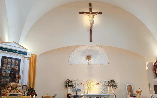 PIETRAVAIRANO, LE SORRELLE FERRANTE OFFRONO UNA STATUA ALLA CHIESA DI S. GIOVANNI