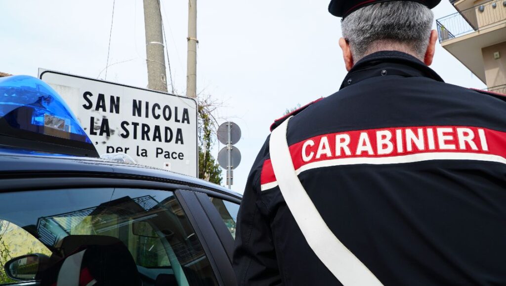 SPACCIAVANO NELLA VILLA COMUNALE DI SAN NICOLA LA STRADA NEL CASERTANO. ARRESTATI TRE PUSHER