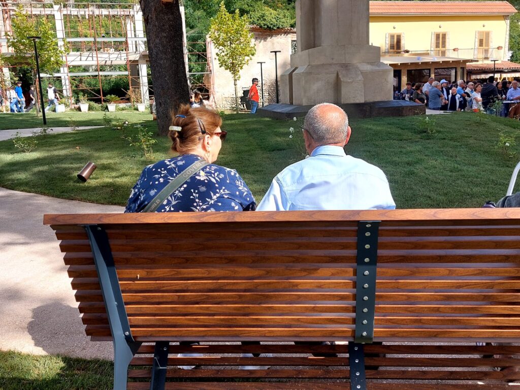 RIARDO, ADOTTA UN NONNO: UN PONTE DI TENEREZZA TRA GENERAZIONI