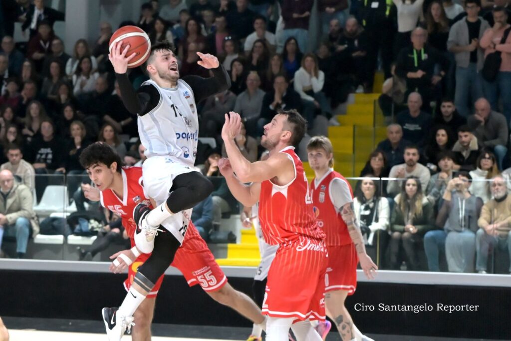 BASKET – PAPERDI JUVECASERTA-UP ANDREA COSTA IMOLA 71-62