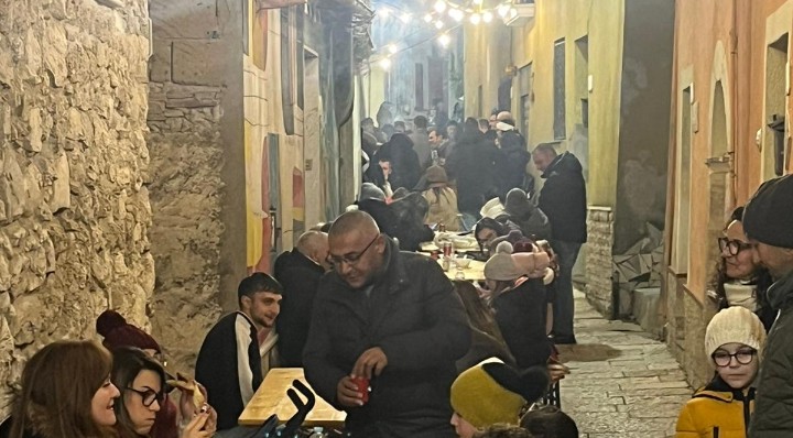 S. GREGORIO MATESE, LA MAGIA DEI VICOLI IN FESTA ACCENDE IL NATALE