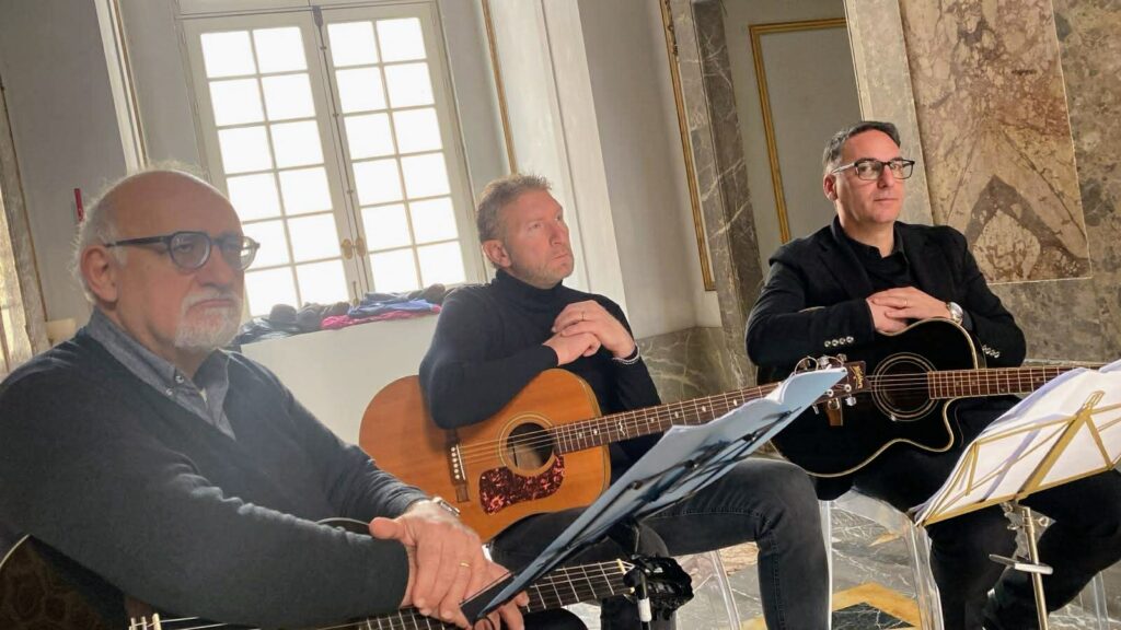 PICCOLE NOTE ANIMA CON GRANDE ASCOLTO LA S. MESSA ALLA REGGIA DI CASERTA