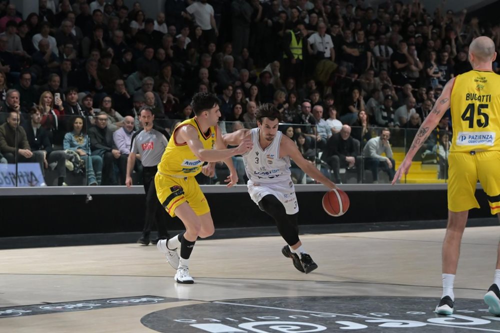 LA CRONACA- LA JUVECASERTA BATTE SAN SEVERO AL PALAPICCOLO 90-79