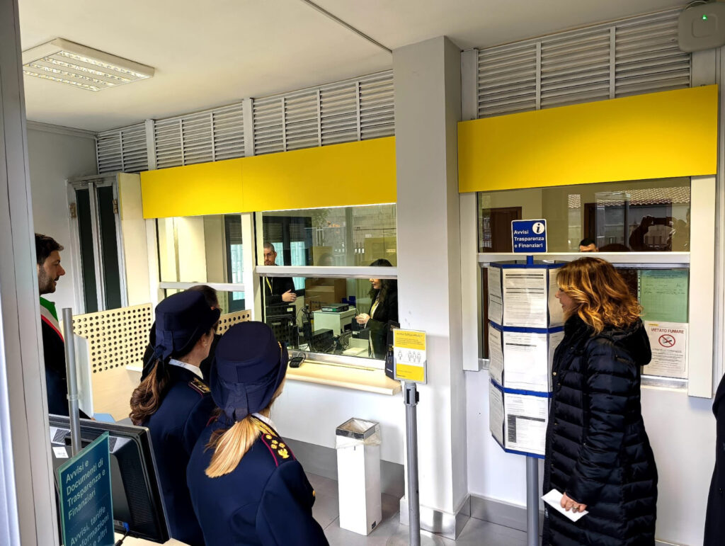 PIANA DI MONTE VERNA, RISTRUTTURATO L’UFFICIO POSTALE MA IL POSTAMAT VA CONTINUAMENTE IN TILT:DISAGI FRA I CITTADINI