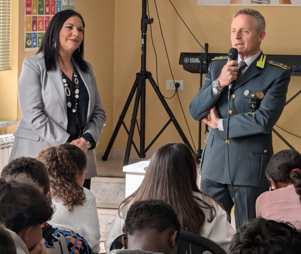LEGALITÀ E FUTURO: LA GUARDIA DI FINANZA INCONTRA GLI STUDENTI DI ALVIGNANO