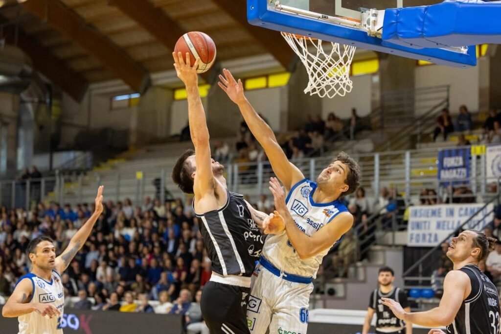 LA JUVECASERTA SBANCA A CISTERNA DI LATINA: BATTE LATINA 83-78