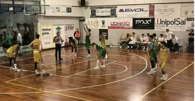 PALLACANESTRO, PLAY OFF, MATESE ESPUGNA CASTROVILLARI E VOLA IN FINALE, 66-80. FALCOMBELLO: “I MIEI RAGAZZI SONO STATI GRANDI”