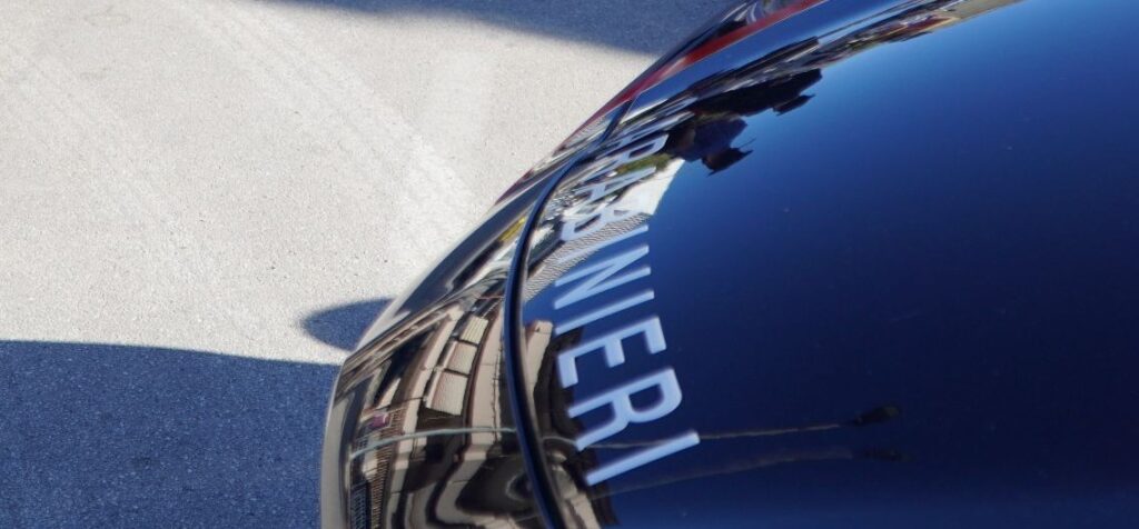 CASERTA. MINACCIA PASSANTI CON UN COLTELLO FACENDOSI CONSEGNARE DENARO IN LORO POSSESSO. MINORENNE ARRESTATO