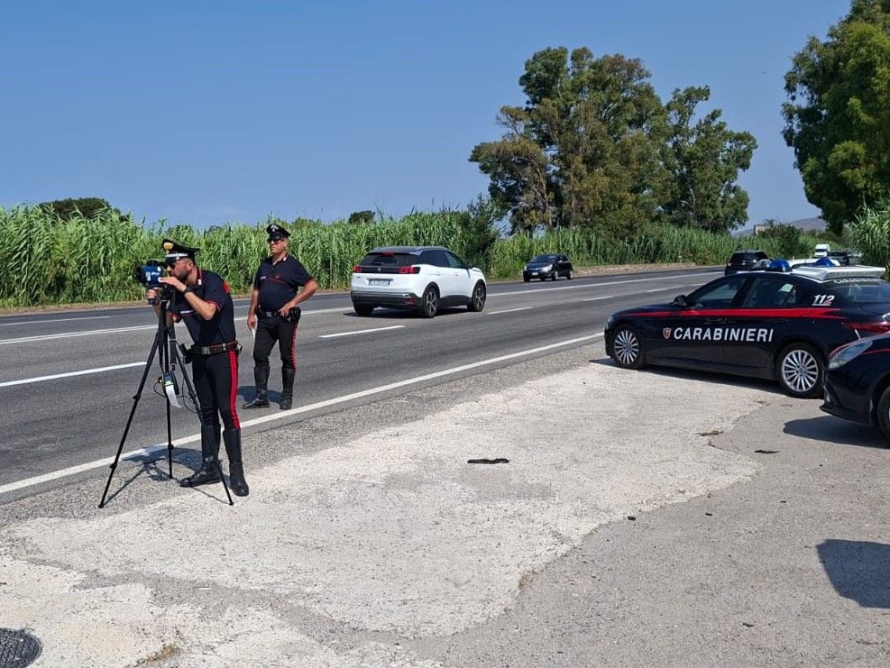 CONTROLLI SULLA DOMIZIANA TRA MONDRAGONE E CASTEL VOLTURNO: DENUNCE, SANZIONI E VERIFICHE SU DECINE DI AUTOMOBILISTI