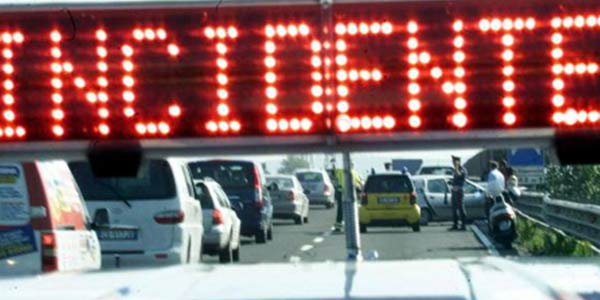 INCIDENTE SULL’A1, UN MORTO E ALMENO DUE FERITI: CHIUSO PER ORE IL TRATTO TRA CAIANELLO E CAPUA