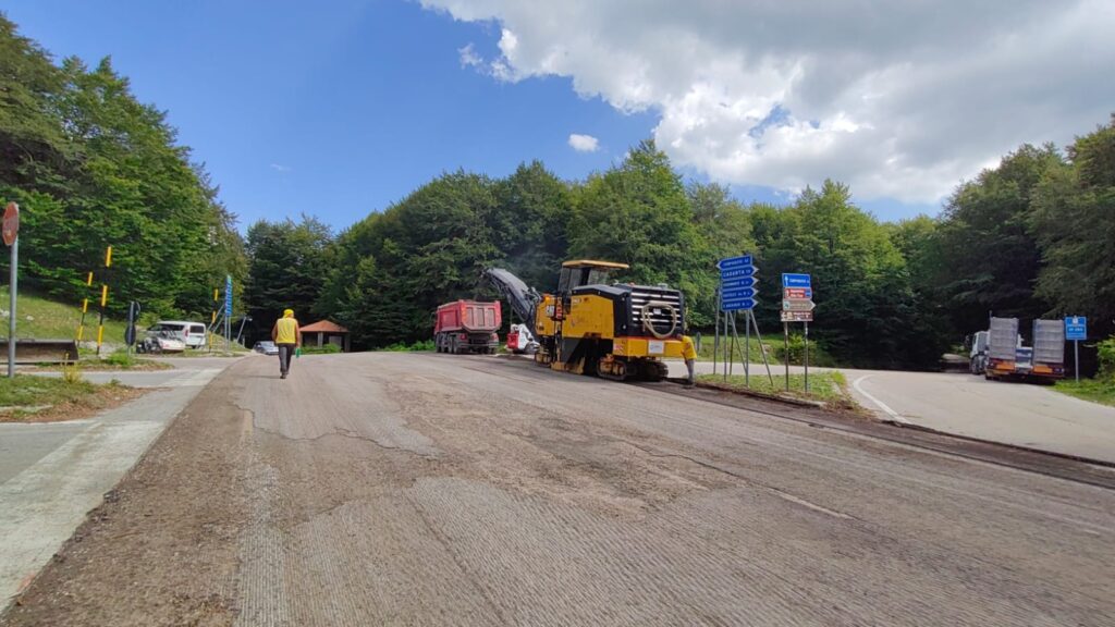 LAVORI IN CORSO SULLA SP 331, EX SS 158 DIR : AL VIA IL RIFACIMENTO DELL’ASFALTO