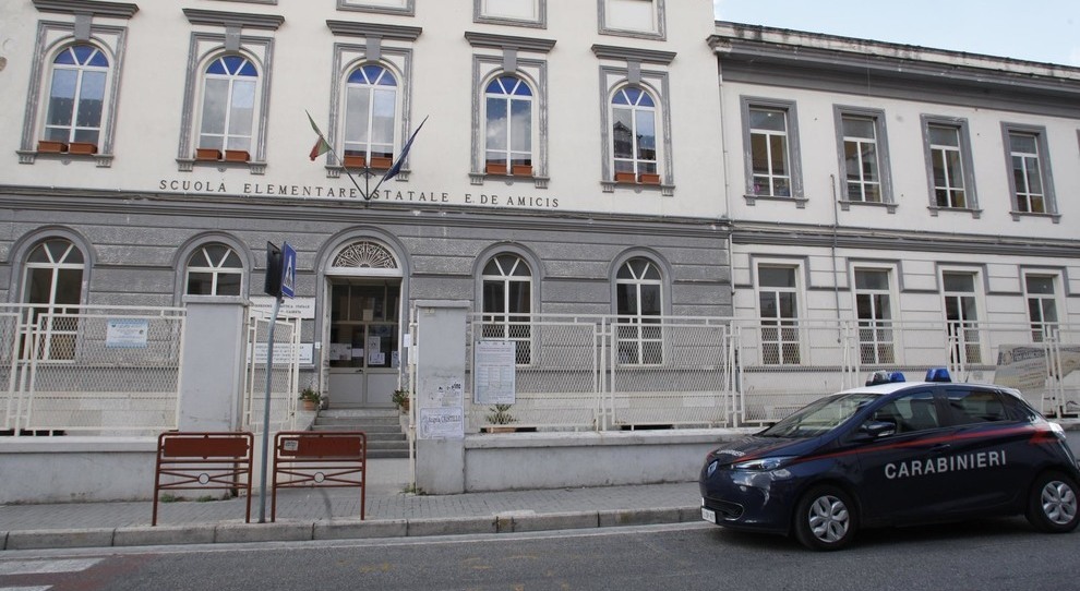 CASERTA, DISAGI ALLE ELEMENTARI DE AMICIS, I GENITORI CHIEDONO CHIARIMENTI