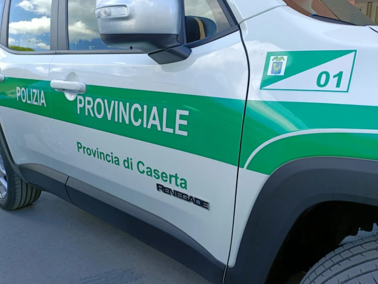 CAPUA, SVERSAMENTI E LAVORI ABUSIVI SULL’ARGINE DEL VOLTURNO: DUE DENUNCIATI E AREA SEQUESTRATA