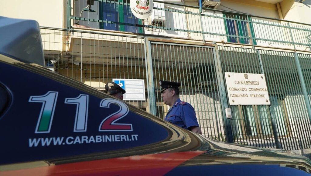 ARIENZO, MINACCIA DI LANCIARSI DAL TETTO: L’INTERVENTO DEI CARABINIERI EVITA CONSEGUENZE PIÙ GRAVI