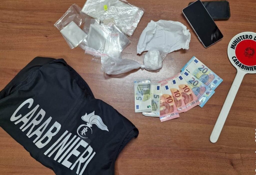CASAL DI PRINCIPE, COCAINA E MATERIALE PER IL CONFEZIONAMENTO: 24ENNE ARRESTATO DAI CARABINIERI