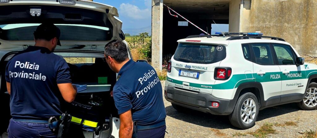 CANCELLO ED ARNONE, LA POLIZIA PROVINCIALE SEQUESTRA DUE DISCARICHE ABUSIVE DI AMIANTO