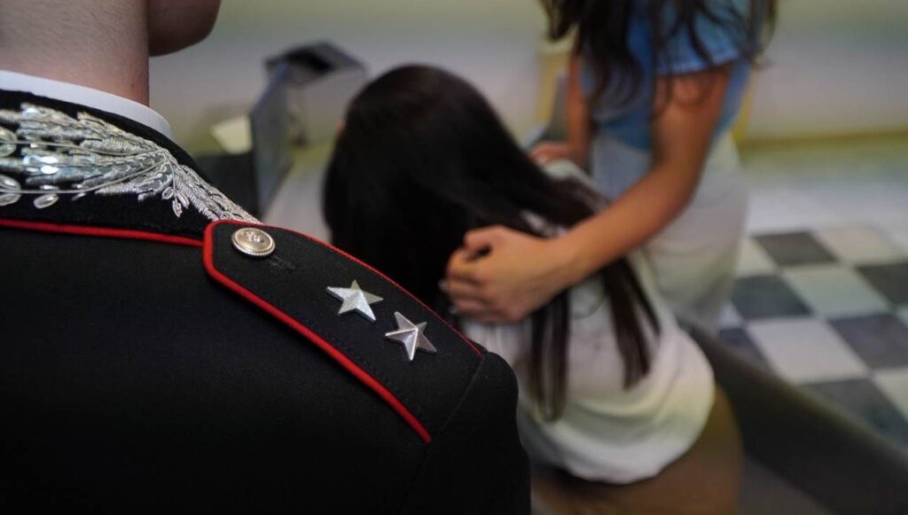 SUCCIVO, MINACCE ALLA MADRE PER OTTENERE DENARO: 24ENNE ARRESTATO DAI CARABINIERI