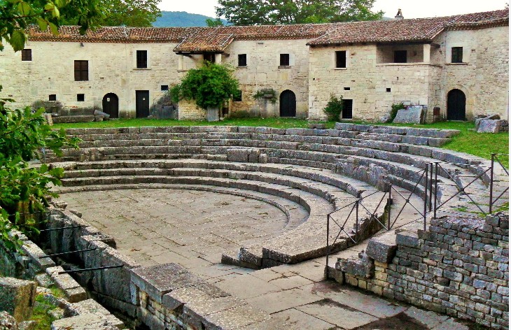 SEPINO, LE “NOTTI D’ORO” AL TEATRO ROMANO, CON LO SGUARDO SUL MATESE