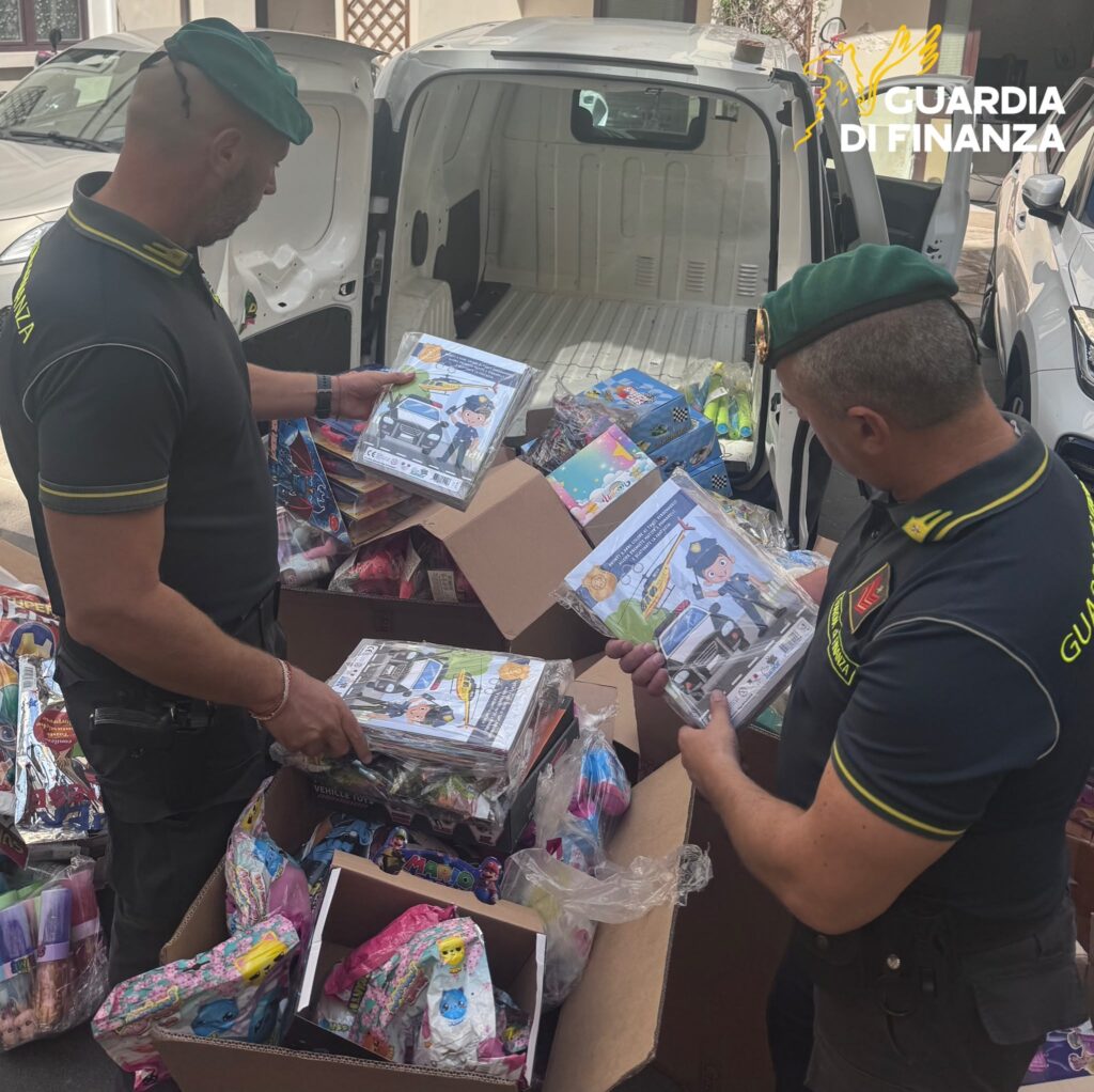 MAXI CONTROLLI DELLA GUARDIA DI FINANZA, SEQUESTRATI A CASERTA OLTRE 24MILA PRODOTTI CONTRAFFATTI E 15 CHILI DI DROGA