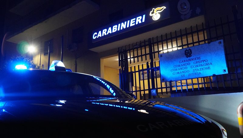 AVERSA, ARRESTATO DAI CARABINIERI DOPO UN FURTO IN UN’AUTO PARCHEGGIATA NEL CORTILE DI UN’ABITAZIONE