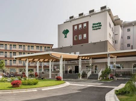 IL CORTOCIRCUITO – MENTRE NEI PRONTO SOCCORSO C’E’ SEMPRE PIU’ ATTESA LA REGIONE CHIUDERA’ PINETA GRANDE